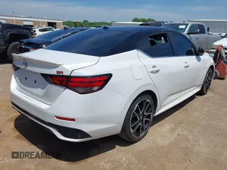 2024 Nissan Sentra SR z VIN 3N1AB8DV5RY286078, wystawiony jako IAAI lot #42254814 z przebiegiem 29 644 mil mil oraz . Historia ofert i sprzedaży dostępna na DreamBid. Obrazek 4.