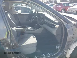 2022 Toyota Highlander LE with VIN 5TDZZRAH4NS096760, listed as a IAAI auction lot 41421802 with 28,379 mi miles and . Bid and sale history available at DreamBid. Image 5.