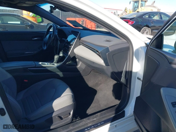 2019 Toyota Avalon XLE with VIN 4T1BZ1FB2KU008198, listed as a IAAI auction lot 41144894 with 90,477 mi miles. Bid and sale history available at carsss.com. Image 5.