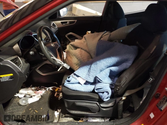 2015 Hyundai Veloster with VIN KMHTC6AD1FU228644, listed as a Copart auction lot 70176233 with 117,359 mi miles. Bid and sale history available at carsss.com. Image 7.