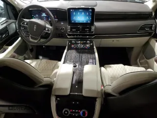 2019 Lincoln Navigator Black Label z VIN 5LMJJ3TT4KEL19103, wystawiony jako Copart lot #61081284 z przebiegiem 58 418 mil mil oraz Szkoda całkowita • Salvage title. Historia ofert i sprzedaży dostępna na DreamBid. Obrazek 8.