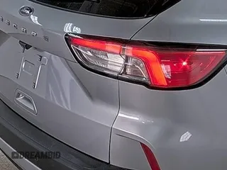 2022 Ford Escape SE z VIN 1FMCU0G61NUB33373, wystawiony jako IAAI lot #42791529 z przebiegiem 56 067 mil mil oraz . Historia ofert i sprzedaży dostępna na DreamBid. Obrazek 18.