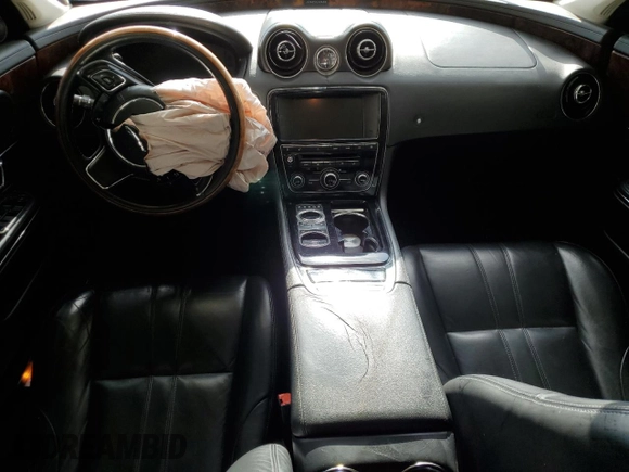 2014 Jaguar XJ with VIN SAJWA1CZ2E8V69885, listed as a Copart auction lot 53163105 with 117,793 mi miles and Clean Title. Bid and sale history available at DreamBid. Image 8.