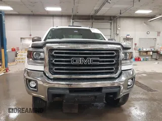 2018 GMC Sierra 2500HD SLE z VIN 1GT22SEG0JZ334319, wystawiony jako IAAI lot #42126870 z przebiegiem 78 935 mil mil oraz . Historia ofert i sprzedaży dostępna na DreamBid. Obrazek 13.