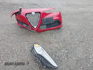 2018 Alfa Romeo Stelvio z VIN ZASFAKAN9J7B75330, wystawiony jako IAAI lot #41923353 z przebiegiem 68 251 mil mil oraz . Historia ofert i sprzedaży dostępna na DreamBid. Obrazek 12.