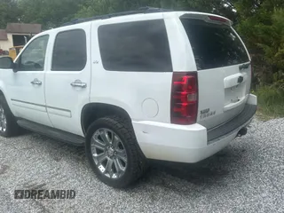 2009 Chevrolet Tahoe LTZ with VIN 1GNFK330X9J100915, listed as a Copart auction lot 55279675 with 254,708 mi miles and Salvage title. Bid and sale history available at DreamBid. Image 3.