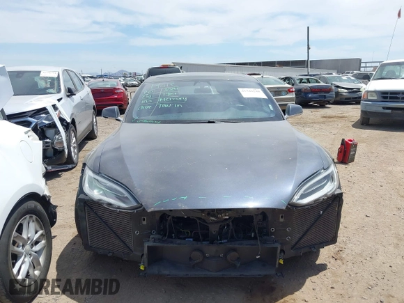 2018 Tesla Model S 75D with VIN 5YJSA1E43JF260547, listed as a IAAI auction lot 42346240 with 89,637 mi miles and . Bid and sale history available at DreamBid. Image 11.