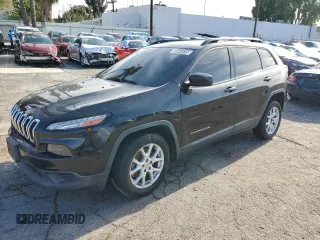 2015 Jeep Cherokee Sport z VIN 1C4PJLAB6FW580387, wystawiony jako Copart lot #50241815 z przebiegiem 99 999 mil mil oraz Czysty tytuł • Clean title. Historia ofert i sprzedaży dostępna na DreamBid. Obrazek 1.
