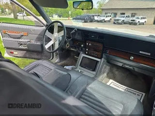 1989 Chevrolet Caprice z VIN 1G1BU51E8KA111809, wystawiony jako IAAI lot #42298235 z przebiegiem 89 139 mil mil oraz . Historia ofert i sprzedaży dostępna na DreamBid. Obrazek 10.