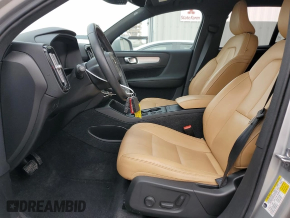 2019 Volvo XC40 Momentum z VIN YV4AC2HK4K2121194, wystawiony jako Copart lot #50720094 z przebiegiem 51 198 mil mil oraz Szkoda całkowita • Salvage title. Historia ofert i sprzedaży dostępna na DreamBid. Obrazek 7.