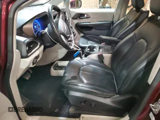 2018 Chrysler Pacifica Touring L z VIN 2C4RC1BG8JR269868, wystawiony jako Copart lot #56832475 z przebiegiem 130 476 mil mil oraz Szkody całkowita. Historia ofert i sprzedaży dostępna na DreamBid. Obrazek 7.