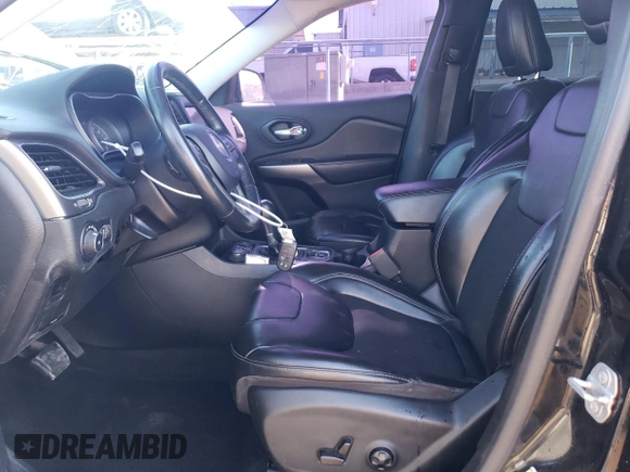 2019 Jeep Cherokee Altitude с VIN 1C4PJMLX3KD408306, выставлен на аукционе Copart как лот 83896874 с пробегом 128 054 миль миль и Списание • Salvage title. История ставок и продаж доступна на DreamBid. Изображение 7.