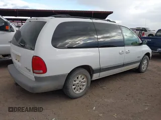 1999 Plymouth Voyager Grand SE z VIN 1P4GP44G5XB637050, wystawiony jako IAAI lot #41702235 z przebiegiem 335 309 mil mil oraz . Historia ofert i sprzedaży dostępna na DreamBid. Obrazek 4.