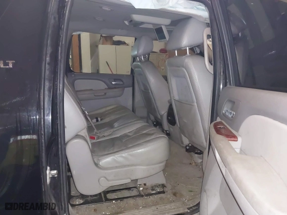 2010 Chevrolet Suburban LT with VIN 1GNUKJE33AR236764, listed as a IAAI auction lot 41447407 with 246,865 mi miles. Bid and sale history available at carsss.com. Image 8.