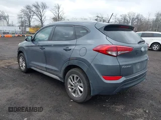 2017 Hyundai Tucson SE z VIN KM8J3CA40HU317405, wystawiony jako IAAI lot #41924104 z przebiegiem 82 199 mil mil oraz . Historia ofert i sprzedaży dostępna na DreamBid. Obrazek 3.