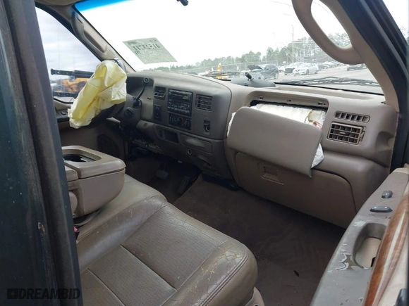 2003 Ford Super Duty F-250 XL with VIN 1FTNW21L63EA72806, listed as a IAAI auction lot 41523711 with 235,972 mi miles. Bid and sale history available at carsss.com. Image 5.