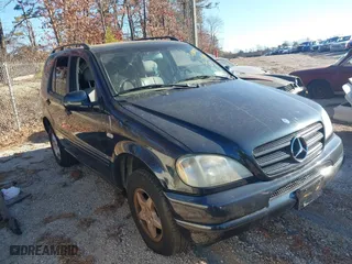 2000 Mercedes-Benz M-Class with VIN 4JGAB54E0YA146627, listed as a IAAI auction lot 41292173 with 116,790 mi miles. Bid and sale history available at carsss.com. Image 1.