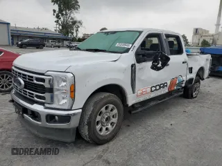 2023 Ford F-250 XL z VIN 1FT7W2BT4PEC88134, wystawiony jako Copart lot #55349944 z przebiegiem 20 830 mil mil oraz Szkoda całkowita • Salvage title. Historia ofert i sprzedaży dostępna na DreamBid. Obrazek 1.