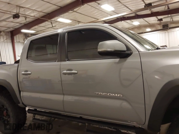2019 Toyota Tacoma SR z VIN 3TMCZ5AN1KM232360, wystawiony jako IAAI lot #42006355 z przebiegiem 133 909 mil mil oraz . Historia ofert i sprzedaży dostępna na DreamBid. Obrazek 14.