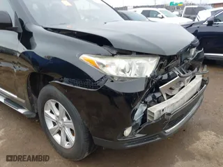 2011 Toyota Highlander with VIN 5TDZK3EHXBS032438, listed as a IAAI auction lot 41700739 with 210,295 mi miles. Bid and sale history available at carsss.com. Image 6.