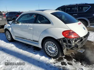 2013 Volkswagen Beetle 2.5L with VIN 3VWJP7AT9DM687870, listed as a Copart auction lot 87934875 with 91,557 mi miles and Salvage Title. Bid and sale history available at DreamBid. Image 2.