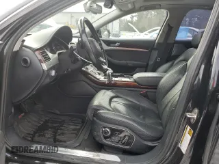 2013 Audi A8 3.0L z VIN WAUAGAFD7DN001507, wystawiony jako Copart lot #82858154 z przebiegiem 125 735 mil mil oraz Czysty tytuł • Clean title. Historia ofert i sprzedaży dostępna na DreamBid. Obrazek 7.