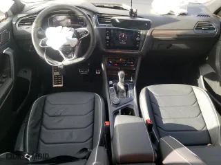 2024 Volkswagen Tiguan SEL R-Line with VIN 3VV4B7AX3RM084522, listed as a Copart auction lot 84749534 with 5,915 mi miles and Salvage Title. Bid and sale history available at carsss.com. Image 8.