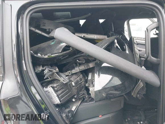 2023 Land Rover Defender X-Dynamic SE with VIN SALE2EEU9P2170194, listed as a IAAI auction lot 42402794 with 22,943 mi miles and . Bid and sale history available at DreamBid. Image 8.