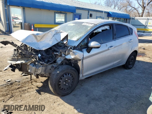 2016 Ford Fiesta S z VIN 3FADP4TJ0GM120600, wystawiony jako Copart lot #42301475 z przebiegiem Nie podano mil oraz Szkoda całkowita • Salvage title. Historia ofert i sprzedaży dostępna na DreamBid. Obrazek 1.
