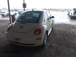 2008 Volkswagen New Beetle Coupe S with VIN 3VWPW31C98M508500, listed as a IAAI auction lot 41176905 with 87,956 mi miles. Bid and sale history available at carsss.com. Image 4.