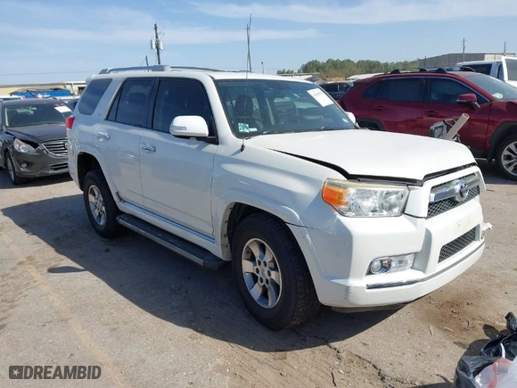 2011 Toyota 4Runner SR5 with VIN JTEZU5JR6B5026240, listed as a IAAI auction lot 41840510 with 99,900 mi miles. Bid and sale history available at carsss.com. Image 1.