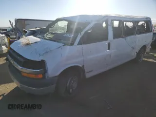 2005 Chevrolet Express Passenger with VIN 1GAHG39U851234497, listed as a Copart auction lot 77631364 with 173,891 mi miles and Salvage title. Bid and sale history available at DreamBid. Image 1.