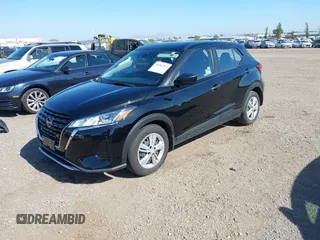 2024 Nissan Kicks S z VIN 3N1CP5BV0RL497360, wystawiony jako IAAI lot #42281912 z przebiegiem 11 234 mil mil oraz . Historia ofert i sprzedaży dostępna na DreamBid. Obrazek 2.