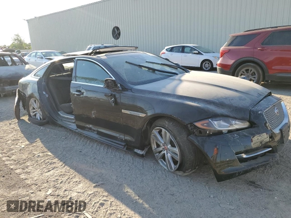 2019 Jaguar XJ Portfolio with VIN SAJWA2G7XK8W19345, listed as a Copart auction lot 72649384 with Not Provided miles and Salvage Title. Bid and sale history available at DreamBid. Image 4.
