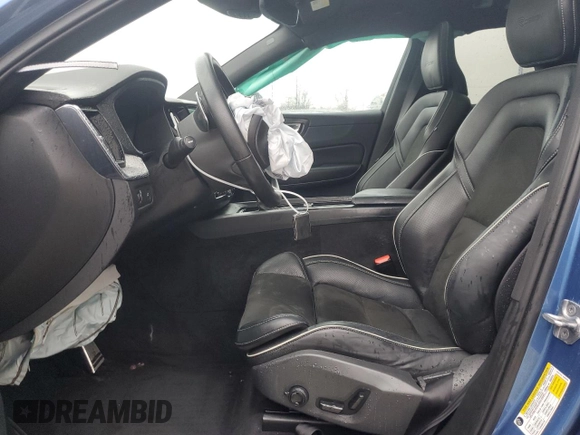 2019 Volvo XC60 R-Design z VIN LYVA22RM1KB278556, wystawiony jako Copart lot #84701704 z przebiegiem 50 721 mil mil oraz Nie do naprawy • Non repairable. Historia ofert i sprzedaży dostępna na DreamBid. Obrazek 7.