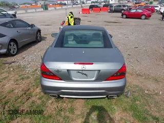 2011 Mercedes-Benz SL 550 z VIN WDBSK7BA9BF165156, wystawiony jako IAAI lot #42075223 z przebiegiem 41 313 mil mil oraz . Historia ofert i sprzedaży dostępna na DreamBid. Obrazek 16.