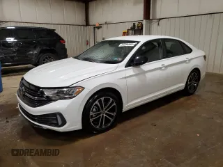 2024 Volkswagen Jetta Sport z VIN 3VWBM7BU3RM012060, wystawiony jako Copart lot #53285965 z przebiegiem 21 300 mil mil oraz Szkoda całkowita • Salvage title. Historia ofert i sprzedaży dostępna na DreamBid. Obrazek 1.