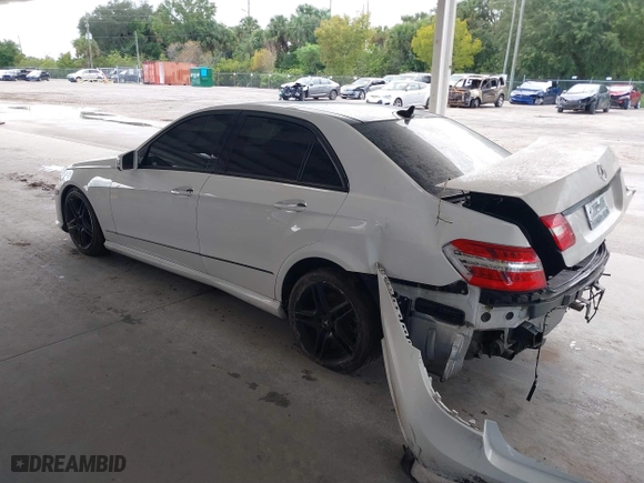 2013 Mercedes-Benz E-Class E 350 Luxury with VIN WDDHF5KB3DA692743, listed as a IAAI auction lot 40550950 with 142,986 mi miles. Bid and sale history available at carsss.com. Image 3.
