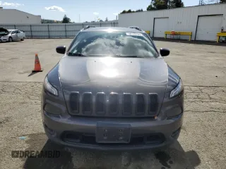 2017 Jeep Cherokee Altitude z VIN 1C4PJLAB1HW667620, wystawiony jako Copart lot #48172765 z przebiegiem 151 970 mil mil oraz Szkoda całkowita • Salvage title. Historia ofert i sprzedaży dostępna na DreamBid. Obrazek 5.