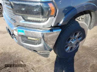 2021 Ram 2500 Laramie z VIN 3C6UR5FL7MG629012, wystawiony jako IAAI lot #41369353 z przebiegiem 168 099 mil mil oraz . Historia ofert i sprzedaży dostępna na DreamBid. Obrazek 19.