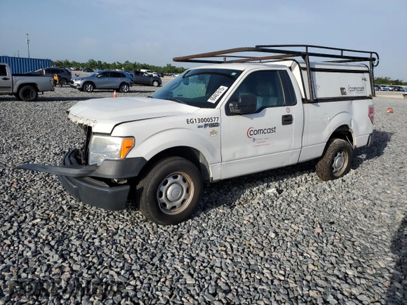 2013 Ford F-150 XL z VIN 1FTMF1CM0DFB92334, wystawiony jako Copart lot #60467615 z przebiegiem Nie podano mil oraz Szkoda całkowita • Salvage title. Historia ofert i sprzedaży dostępna na DreamBid. Obrazek 1.