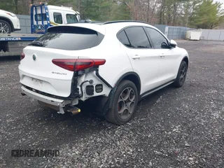 2018 Alfa Romeo Stelvio Sport z VIN ZASFAKPN8J7B82406, wystawiony jako IAAI lot #41822000 z przebiegiem 71 838 mil mil oraz . Historia ofert i sprzedaży dostępna na DreamBid. Obrazek 4.