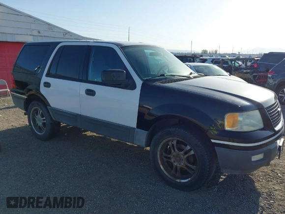 2005 Ford Expedition Special Service with VIN 1FMPU16515LB06521, listed as a IAAI auction lot 41976624 with 115,100 mi miles. Bid and sale history available at carsss.com. Image 1.