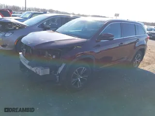 2018 Toyota Highlander LE with VIN 5TDBZRFH9JS841877, listed as a IAAI auction lot 40810265 with 95,718 mi miles. Bid and sale history available at carsss.com. Image 17.