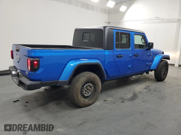 2023 Jeep Gladiator Overland z VIN 1C6HJTFG6PL564337, wystawiony jako Copart lot #59620315 z przebiegiem 31 552 mil mil oraz Czysty tytuł • Clean title. Historia ofert i sprzedaży dostępna na DreamBid. Obrazek 3.