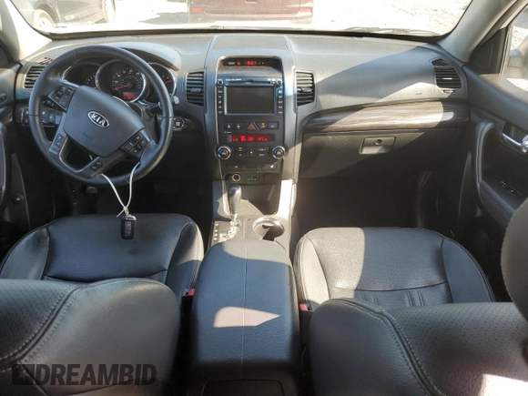 2013 Kia Sorento EX z VIN 5XYKUDA64DG319554, wystawiony jako Copart lot #62086745 z przebiegiem 166 793 mil mil oraz Czysty tytuł • Clean title. Historia ofert i sprzedaży dostępna na DreamBid. Obrazek 8.