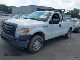 2010 Ford F-150 XL z VIN 1FTMF1CW5AKE62744, wystawiony jako IAAI lot #42622636 z przebiegiem 297 240 mil mil oraz . Historia ofert i sprzedaży dostępna na DreamBid. Obrazek 2.