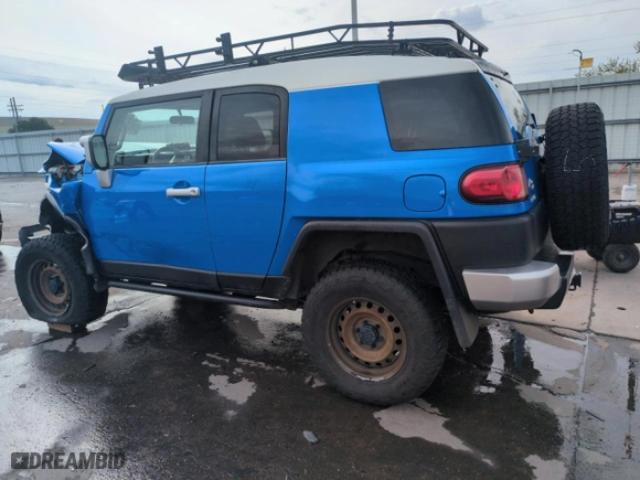 2007 Toyota FJ Cruiser with VIN JTEBU11F770045271, listed as a Copart auction lot 51070425 with 280,751 mi miles and Salvage Title. Bid and sale history available at carsss.com. Image 2.