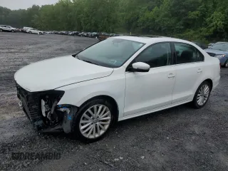 2015 Volkswagen Jetta SE with VIN 3VWD17AJ9FM233571, listed as a Copart auction lot 61436735 with 58,690 mi miles and Salvage title. Bid and sale history available at DreamBid. Image 1.
