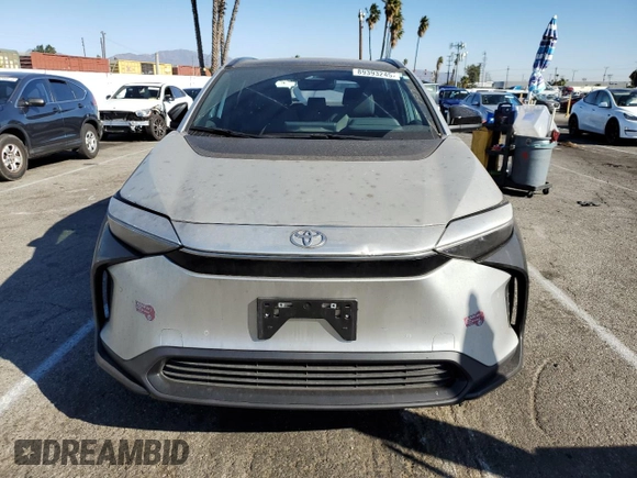 2023 Toyota bZ4X XLE z VIN JTMAAAAA8PA029197, wystawiony jako Copart lot #89393245 z przebiegiem 31 280 mil mil oraz Szkoda całkowita • Salvage title. Historia ofert i sprzedaży dostępna na DreamBid. Obrazek 5.